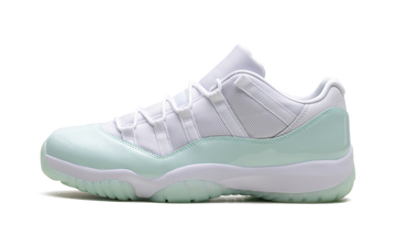 Jordan 11 Low WMNS "Igloo"