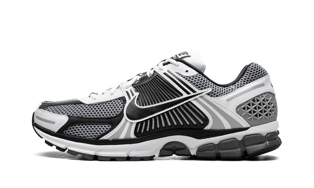 Zoom Vomero 5 SE SP "Black / Metallic Silver"