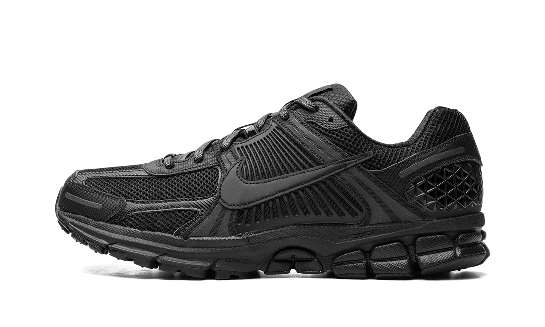 Zoom Vomero 5 "Triple Black"