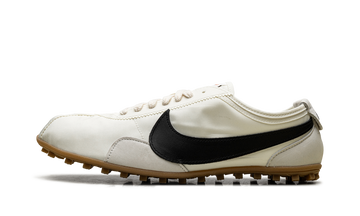 Moon Shoe OG WMNS "Sail Black Gum" IW0955 101